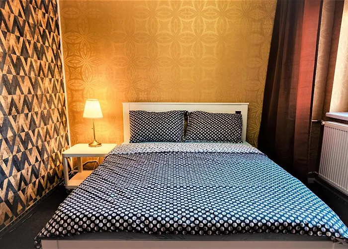 Parliament Merlot Unirii Square 5 Bedrooms Luxury Old Town Apartment *