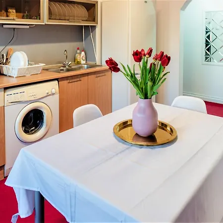 Parliament Unirii Square 5 Bedrooms Luxury Old Town Apartmán *